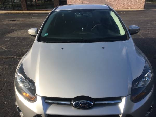 Affordable Luxury Ford Focus titanium hatchback for sale in Lake Bluff, IL – photo 2