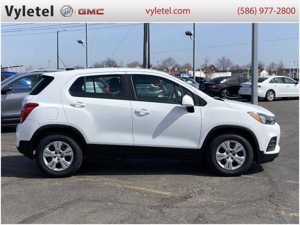 2018 Chevrolet TRAX wagon FWD 4dr LS - Chevrolet Summit White - cars for sale in Sterling Heights, MI – photo 3