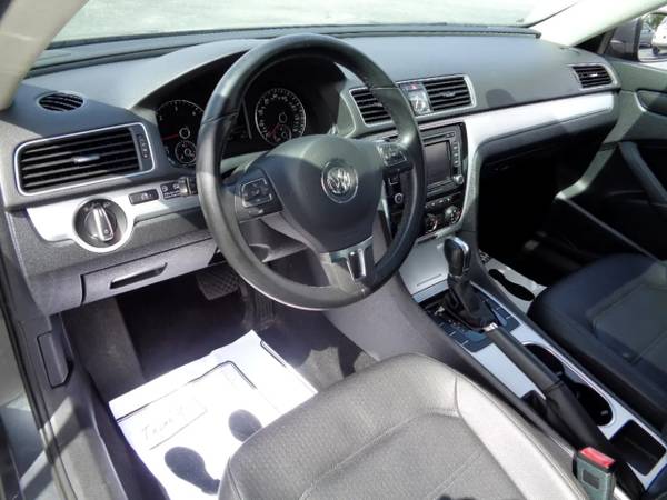 2013 Volkswagen Passat 4dr Sdn 2.0L DSG TDI SE w/Sunroof - cars &... for sale in Greenville, SC – photo 10