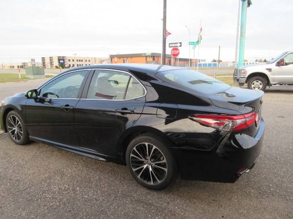 2018 Toyota Camry SE - - by dealer - vehicle for sale in Moorhead, ND – photo 3
