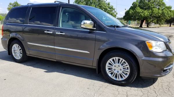 2015 Chrysler Town and Country Limited Platinum for sale in San Antonio, TX – photo 3