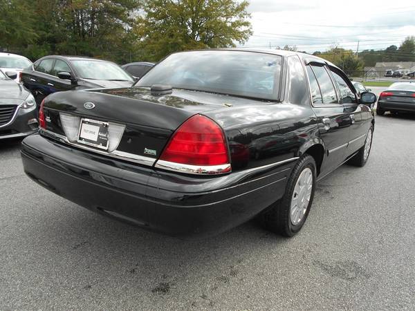 2010 FORD CROWN VIC🔥 ALL CREDIT APPROVED 🤷🏽‍♂️ - cars & trucks - by... for sale in Atlanta, GA – photo 3
