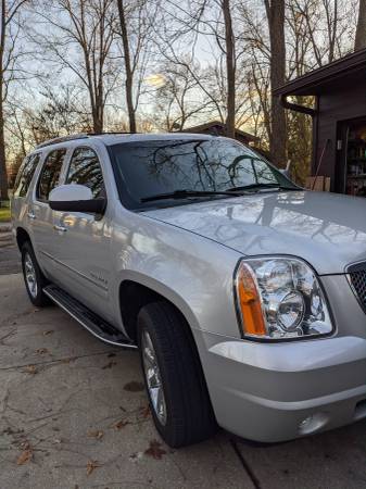 2011 GMC Yukon Denali - cars & trucks - by owner - vehicle... for sale in Mapleton, IL – photo 3
