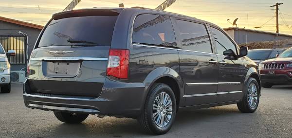 2014 CHRYSLER TOWN & COUNTRY - - by dealer - vehicle for sale in El Paso, TX – photo 4