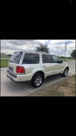 2005 Lincoln Aviator - - by dealer - vehicle for sale in Grand Prairie, TX – photo 3
