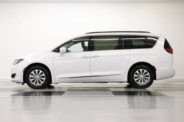 SLEEK White PACIFICA 2017 Chrysler Touring L Mini Van CAMERA for sale in Clinton, KS – photo 18