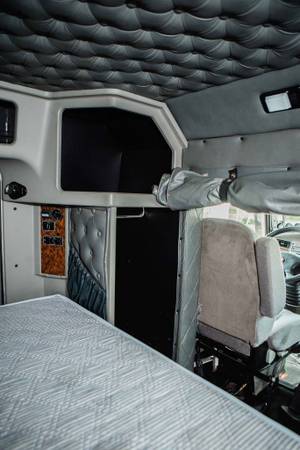 2004 KENWORTH T300 CUMMINS HAULER SLEEPER - - by for sale in Bloomington, IN – photo 13