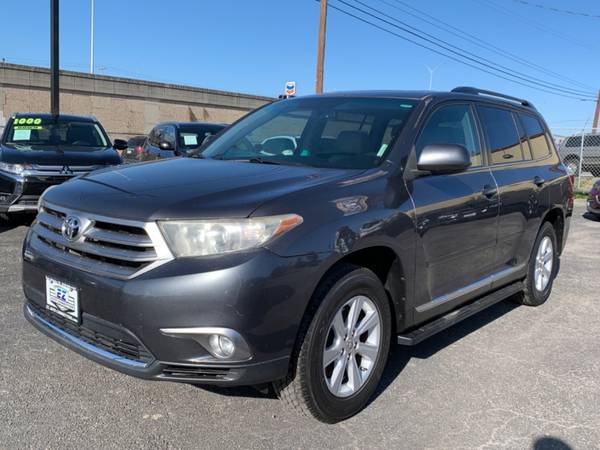 2011 Toyota Highlander - cars & trucks - by owner - vehicle... for sale in San Antonio, TX – photo 3
