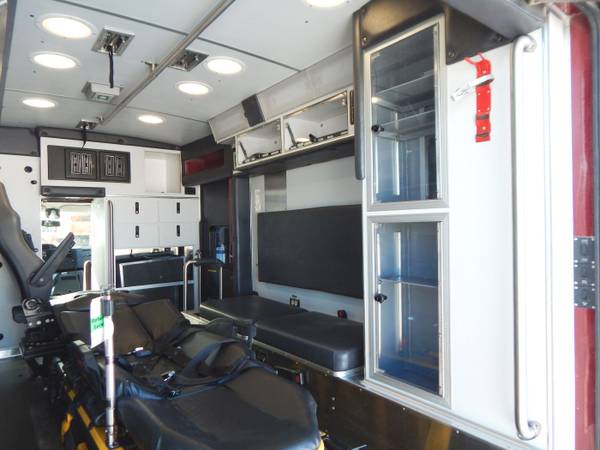 Ambulance, 2017 Ford E-350, GasEngine, Runs Good, Newer Tires, Free for sale in Midlothian, IL – photo 15