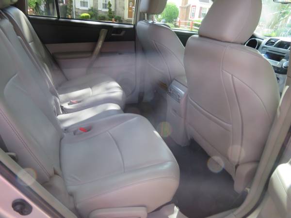 2011 Toyota Highlander 4WD 129K BACK UP CAMERA HEATED LEATHER SUNROOF for sale in Baldwin, NY – photo 13