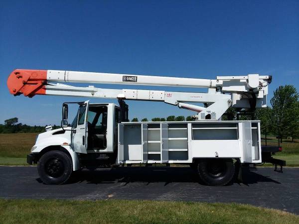 53k Miles 60' Material Handling 2004 International 4300 Bucket Truck for sale in Hampshire, WI – photo 15