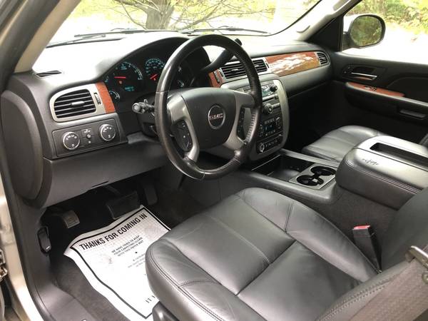 2008 GMC YUKON XL LOADED LEATHER MOONROOF! 140K EXCEL IN/OUT! E-85 GAS for sale in Copiague, NY – photo 17