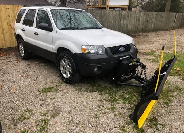 2 small snow plows ★ 2017 MEYER SNOW PLOW ★ 2006 FORD ESCAPE XLT 4 X... for sale in Champaign, IL – photo 3