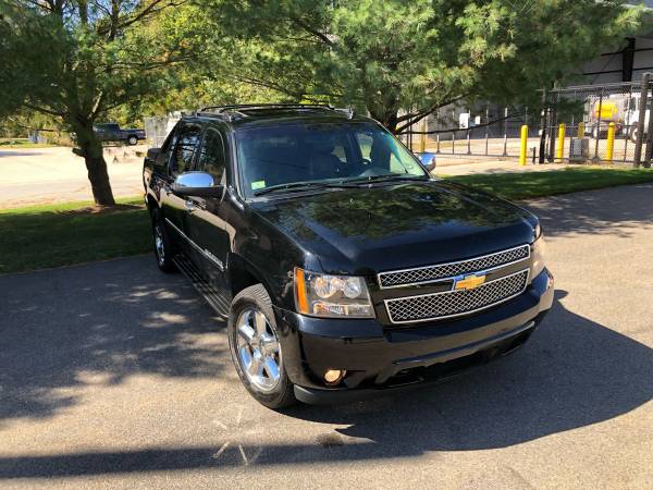*** 2011 Chevrolet Avalanche LTZ 5.3L 4X4 so it is loaded.**Just only for sale in Nashua, RI – photo 8