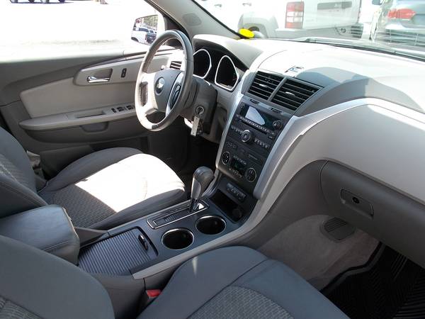 2011 Chevrolet Traverse LT - All Wheel Drive - Third Row Seat for sale in East Greenwich, CT – photo 12