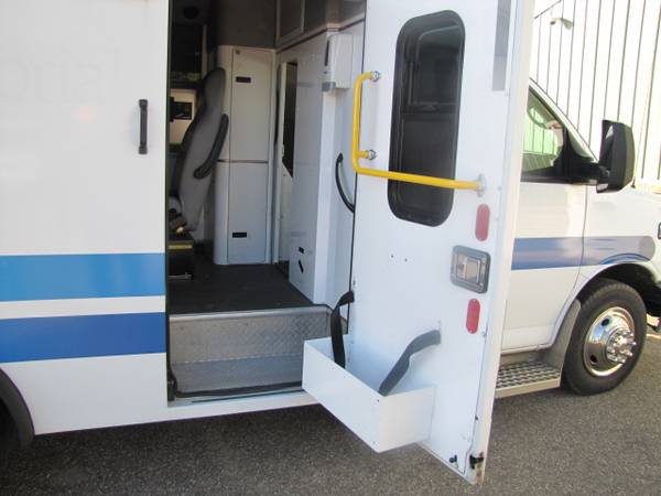 2010 CHEY EXPRESS AMBULANCE - cars & trucks - by owner - vehicle... for sale in Sauk Centre, ND – photo 11