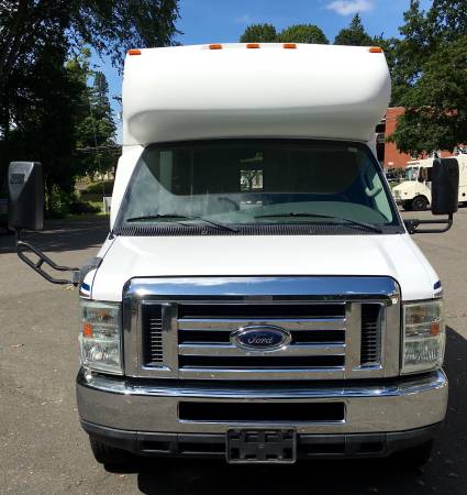 2008 FORD E-350 8 PASSENGER SHUTTLE BUS HANDICAP VAN ONLY 60K MILES! for sale in Enfield, MA – photo 3