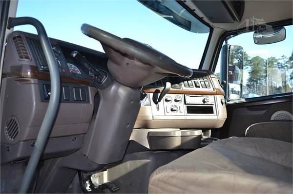 2015 VOLVO VNL64T300 **14 Available Units** for sale in Carrollton, GA – photo 16