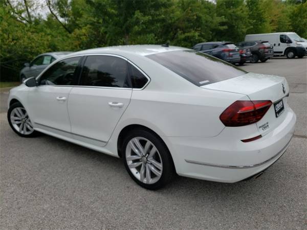2017 VW Volkswagen Passat 1.8T SE sedan Pure White for sale in Bentonville, MO – photo 9