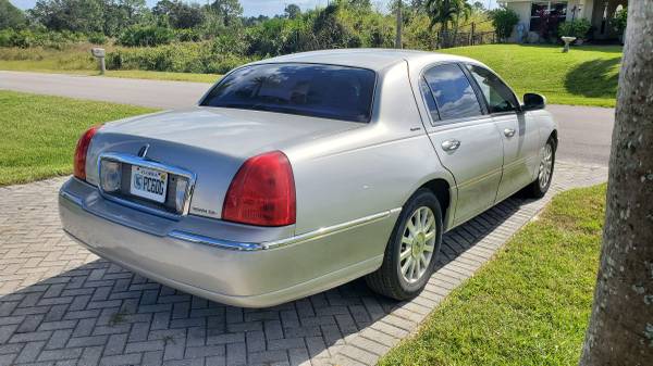 2007 Lincoln Town Car - cars & trucks - by owner - vehicle... for sale in Lehigh Acres, FL – photo 4