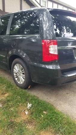 2011 Chrysler Town & Country for sale - cars & trucks - by owner -... for sale in Strongsville, OH – photo 5