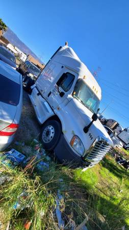 2010 Freightliner Cascsdia for sale in Rancho Cucamonga, CA – photo 4