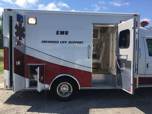 2005 Ford E450 Ambulance for sale in WOODLAWN, IL – photo 10