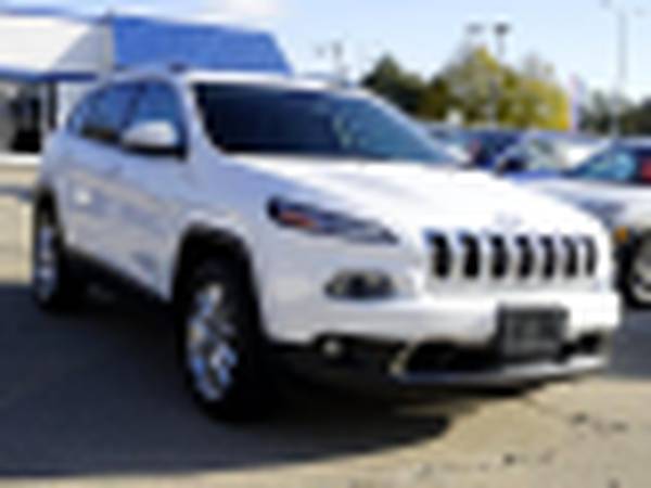 2014 Jeep Cherokee 4WD 4dr Limited hatchback White - cars & trucks -... for sale in Roseville, MI – photo 2