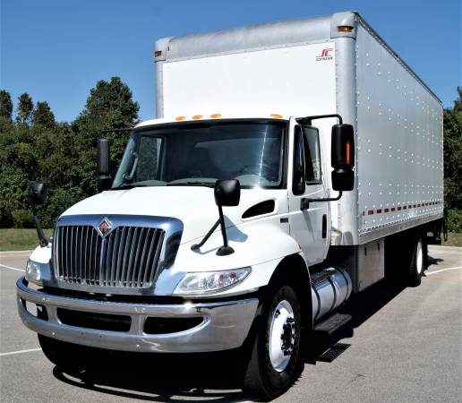 2013 International 4300 Box Truck 26’ 102 X 97 Liftgate REFURBISHED for sale in Emerald Isle, VA – photo 2