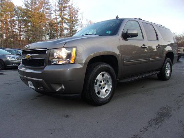 2013 Chevrolet Chevy Suburban LT 1500 4x4 4dr SUV WE CAN FINANCE ANY... for sale in Londonderry, NH – photo 2