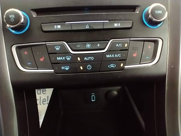 2017 Ford Fusion SE, leather, nav, 80K miles - cars & trucks - by... for sale in Coldwater, KS – photo 19