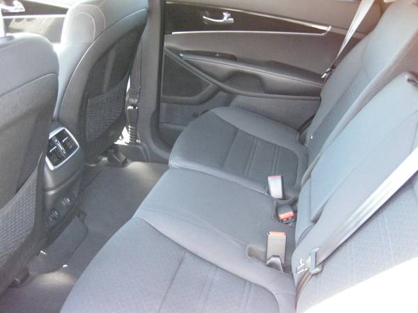 2020 Kia Sorento LX Third Row Seating For 7 Only 2, 000 Miles Like for sale in Fortuna, CA – photo 8