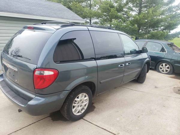2006 chrysler town country for sale in Mount Sterling, OH – photo 2