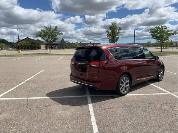 2019 Pacifica LIMITED Fully Loaded TVS, Blu-Ray, Exotic Interior for sale in Royal Oak, MI – photo 16