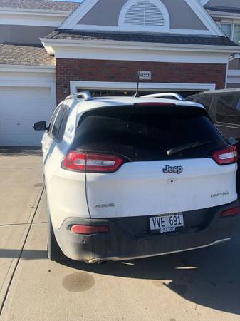 2018 Jeep Cherokee Limited, Loaded, White, 30 MPG - cars & trucks -... for sale in Omaha, NE – photo 8