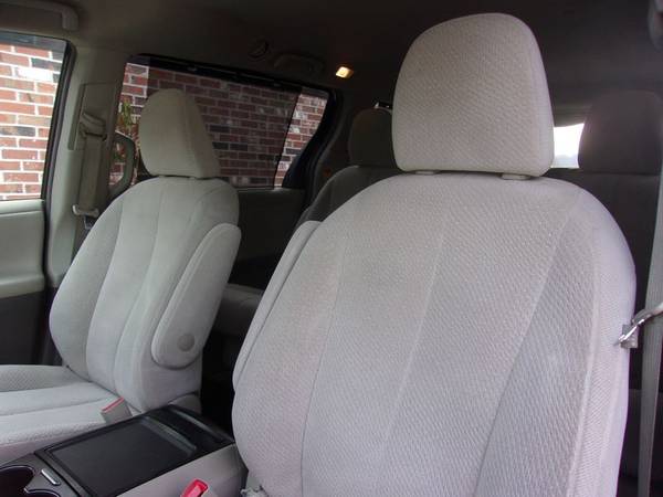 2014 Toyota Sienna LE 8-Seat, 101k Miles, White/Grey, P Doors for sale in Franklin, VT – photo 9