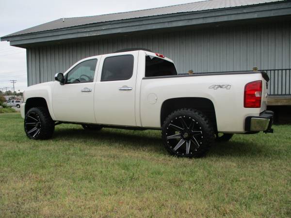 4.5" LIFTED 2012 CHEVY LTZ CREW 20X12 33X12.50 *STANCED *LEATHER CHEAP for sale in KERNERSVILLE, NC – photo 8