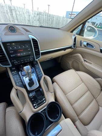 2017 Porsche Cayenne Base (Silver, Beige/Tan Leather) - cars &... for sale in Willowbrook, IL – photo 9