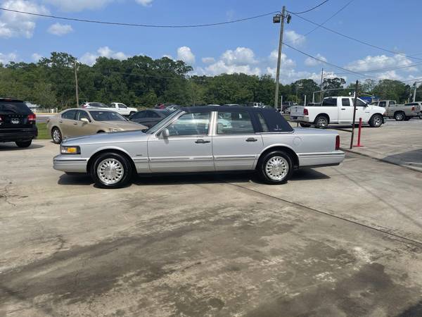 1996 Lincoln Town Car - Fresh Goodyears - Cartier Designer Series for sale in Gonzales, LA – photo 3