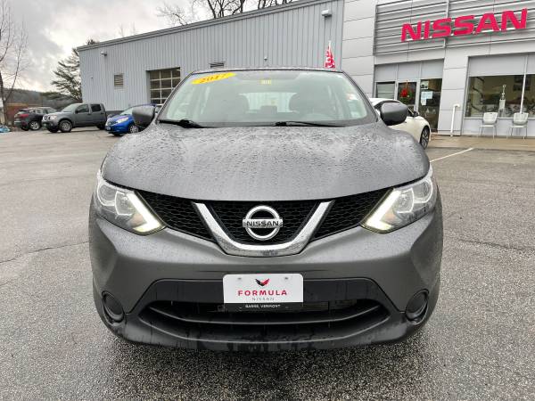 ~~~~~~~ 2017 Nissan Rogue Sport SUV ~~~~~~~ - cars & trucks - by... for sale in BERLIN, VT – photo 2