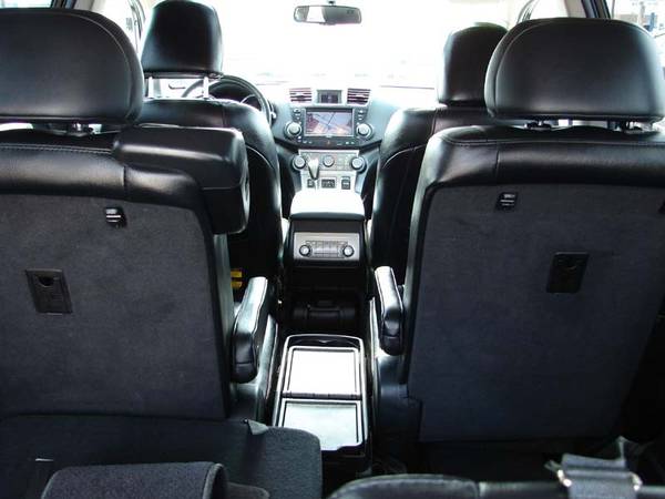 2012 Toyota Highlander 4WD 4dr. THIRD ROW SEATING . Guaranteed Credit for sale in South Bend, IN – photo 17