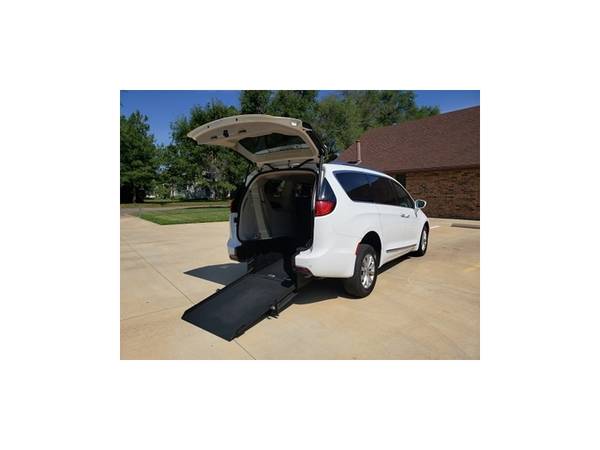 2018 Chrysler Pacifica Touring L 45k Wheelchair Mobility Handicap... for sale in Wichita, UT – photo 5