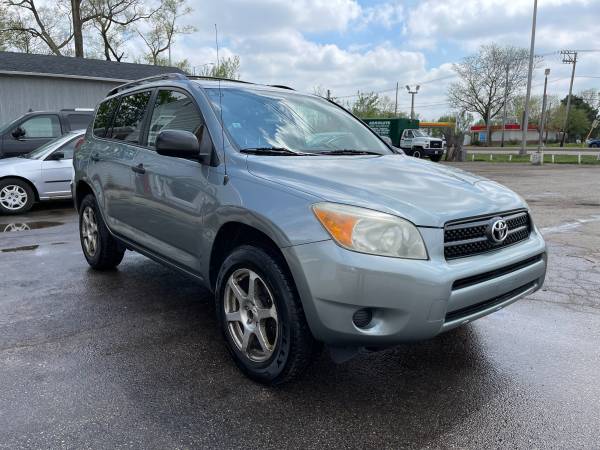 2006 Toyota Rav4 - Gas Saver - Super Spacious - Adventure Ready for sale in Palatine, IL – photo 3