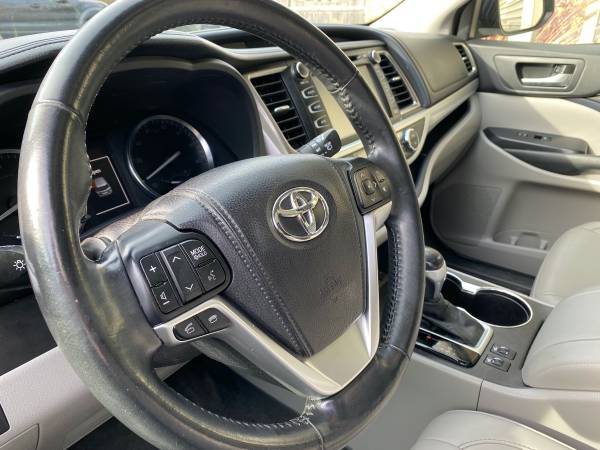 2015 Toyota Highlander - cars & trucks - by owner - vehicle... for sale in Portsmouth, NH – photo 2