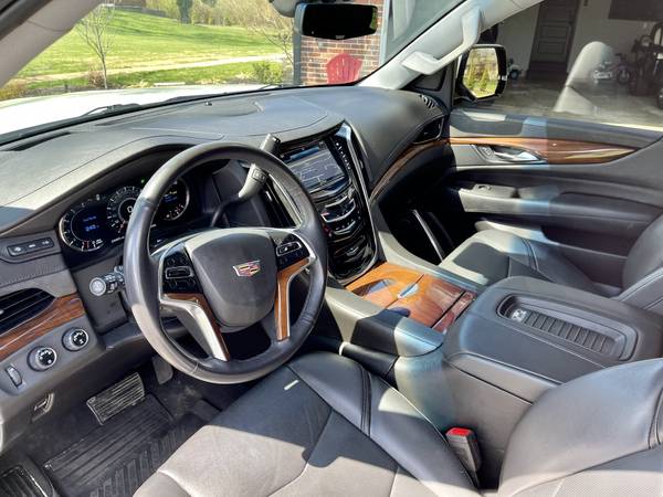 2018 Cadillac Escalade Premium Luxury 4WD 32, 000 Miles DVD FLAWLESS for sale in Saint Louis, MO – photo 7
