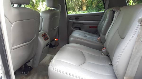 Birch Silver 2004 GMC Yukon SLT // 3rd Row // 4x4 // Tow Package -... for sale in Raleigh, NC – photo 11