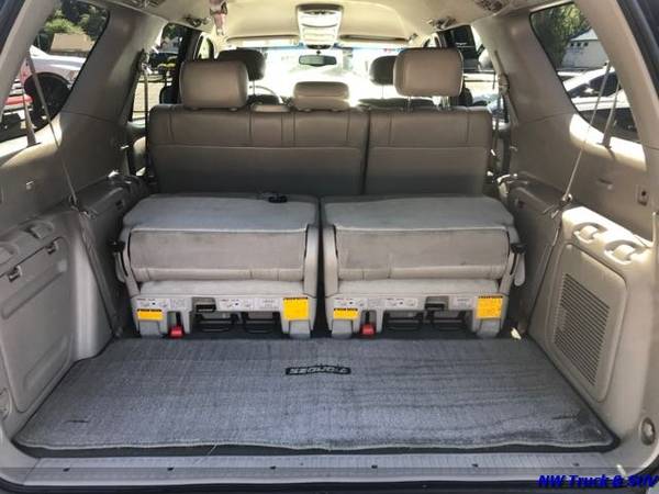 2004 Toyota Sequoia 4X4 SR5 3ROW Seat Leather Clean Carfax Local SU for sale in Milwaukee, OR – photo 12