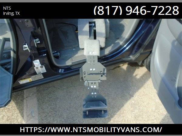 GMC ACADIA MOBILITY HANDICAPPED WHEELCHAIR LIFT SUV VAN HANDICAP for sale in Irving, GA – photo 2