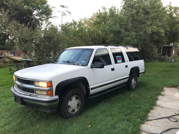 1999 Chevy suburban 4x4 for sale in Bacliff, TX – photo 2