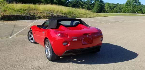 **** 2006 PONTIAC SOLSTICE CONVERTIBLE **** - cars & trucks - by... for sale in Osage Beach, MO – photo 2